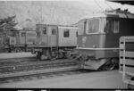 Lokomotive der Serie Ae 4/7 der Schweizerischen Bundesbahnen (SBB) sowie die Lokomotiven Ce 6/6 121 der Bern-Neuenburg-Bahn (BN) mit Dienstzug und Re 4/4 II 11124 der SBB mit Schnellzug in Interlaken Ost