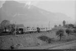 Dienstzug der Berner Alpenbahn-Gesellschaft Bern-Lötschberg-Simplon (BLS) mit Lokomotive Ce 6/6 121 der Bern-Neuenburg-Bahn (BN) und Messwagen Xde4ü 91101 der Schweizerischen Bundesbahnen (SBB) vor Faulensee