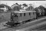 Triebwagen De 4/4 35 der Solothurn-Zollikofen-Bern-Bahn (SZB) mit Normalspur-Güterwagen auf Rollschemeln in Bolligen