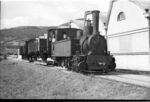 Werklok 6'' (SLM 1341/1901) der Renfer AG mit Güterwagen auf Rollschemel in Biel (BE)