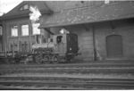 Werklok 16 (SLM 1220/1899) der Gesellschaft der Ludw. von Roll'schen Eisenwerke A.G. mit einem Güterwagen in Gerlafingen