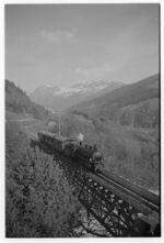 Extrazug der Rhätischen Bahn (RhB) mit Dampflokomotive G 4/5 108, Gepäckwagen D2 4052 sowie Personenwagen A2 1102 und B2 2060 in Klosters