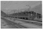 Schnellzug der Rhätischen Bahn (RhB) mit den Lokomotiven Ge 4/4 II 615 und Ge 4/4 II 616 in Vielfachsteuerung in Thusis