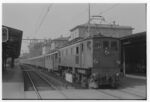 Reisezug der Schweizerischen Bundesbahnen (SBB) mit den Lokomotiven Ae 3/6 II 10406 und Re 4/4 I 10042 in Aarau