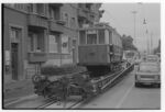 Triebwagen Be 2/2 81 der Compagnie du Chemin de Fer de Martigny au Châtelard (MC) auf Rollschemel Uai 31 85 929 0 705-5 der Schweizerischen Bundesbahnen (SBB)