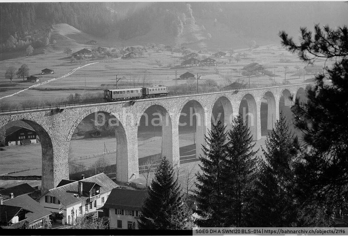 SGEG DH A SWN120 BLS-014: Dienstzug der Berner Alpenbahn-Gesellschaft Bern-Lötschberg-Simplon (BLS) mit Lokomotive Ce 6/6 121 der Bern-Neuenburg-Bahn (BN) und Messwagen Xde4ü 91101 der Schweizerischen Bundesbahnen (SBB) auf dem Kanderviadukt