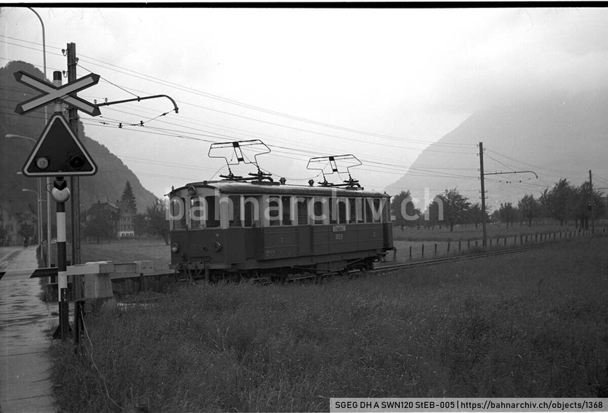 SGEG DH A SWN120 StEB-005: Zug der Elektrischen Bahn Standsstad-Engelberg (StEB) mit Triebwagen ABFe 2/4 10 in Stans