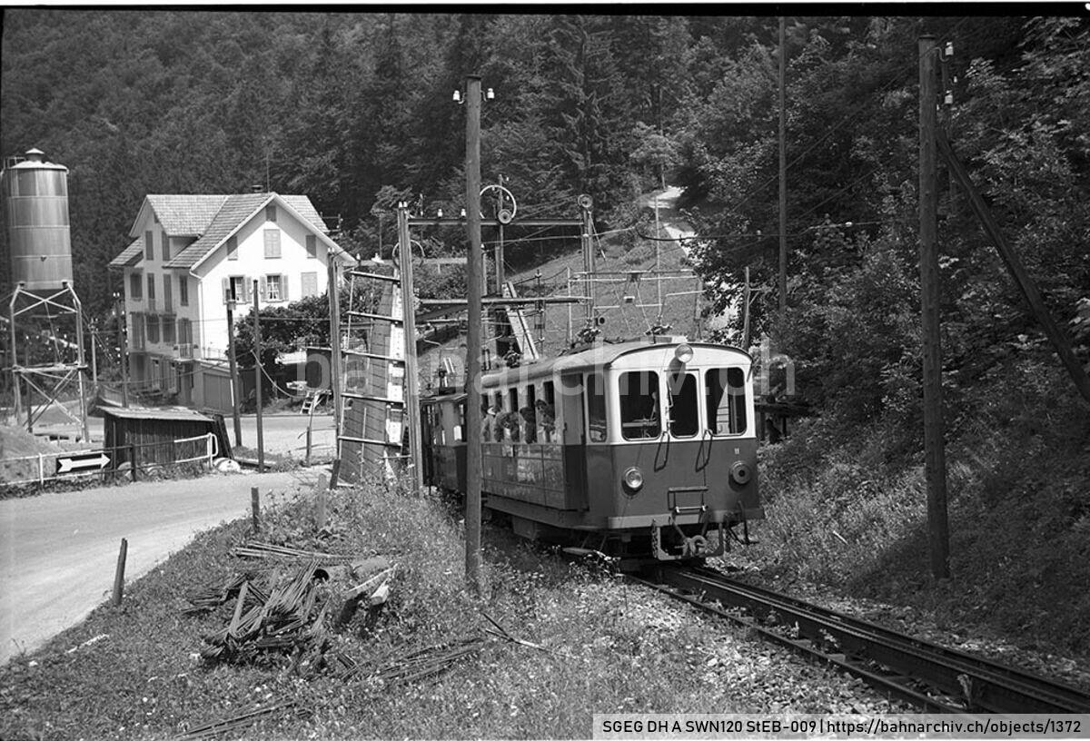 SGEG DH A SWN120 StEB-009: Zug der Elektrischen Bahn Standsstad-Engelberg (StEB) mit Triebwagen Be 2/4 11 und Zahnradlokomotive HGe 2/2 in Engelberg