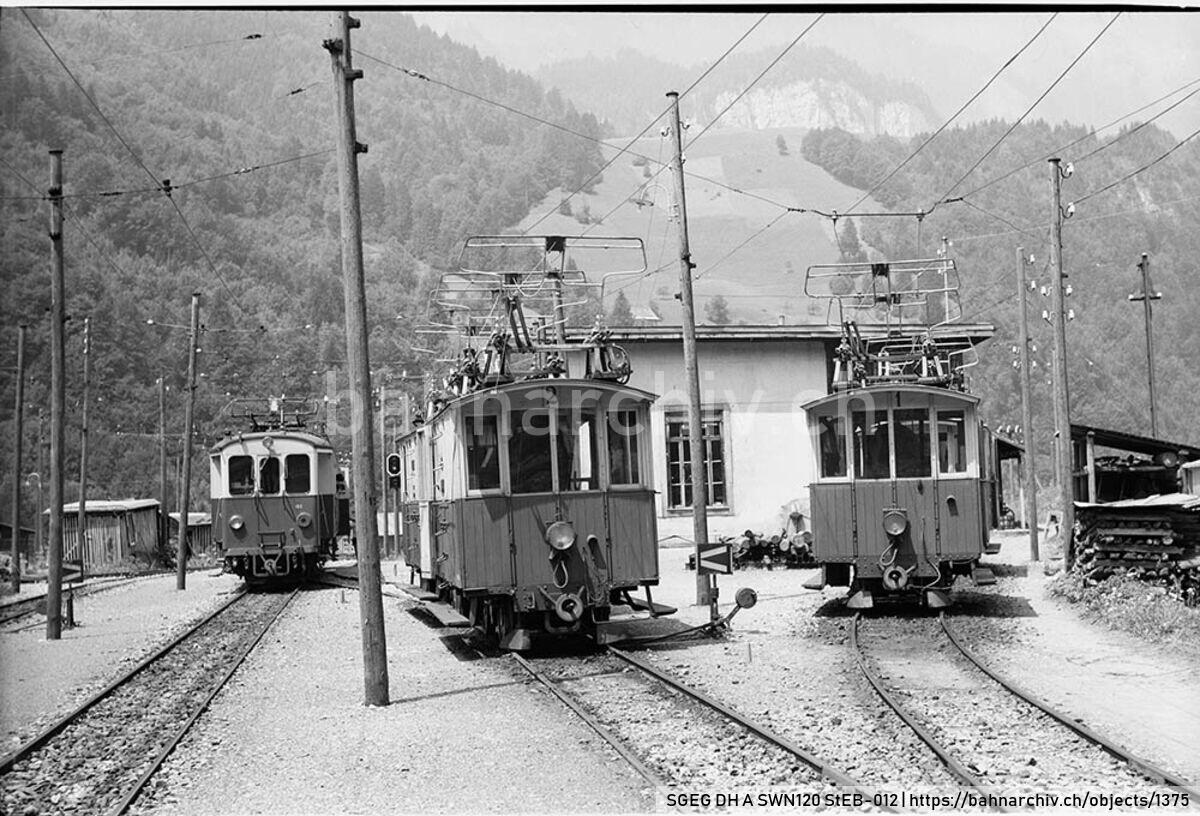 SGEG DH A SWN120 StEB-012: Bahnhof Obermatt der Elektrischen Bahn Standsstad-Engelberg (StEB) mit Triebwagen ABDZeh 2/4 103 sowie Zahnradlokomotiven HGe 2/2 2 und HGe 2/2 1