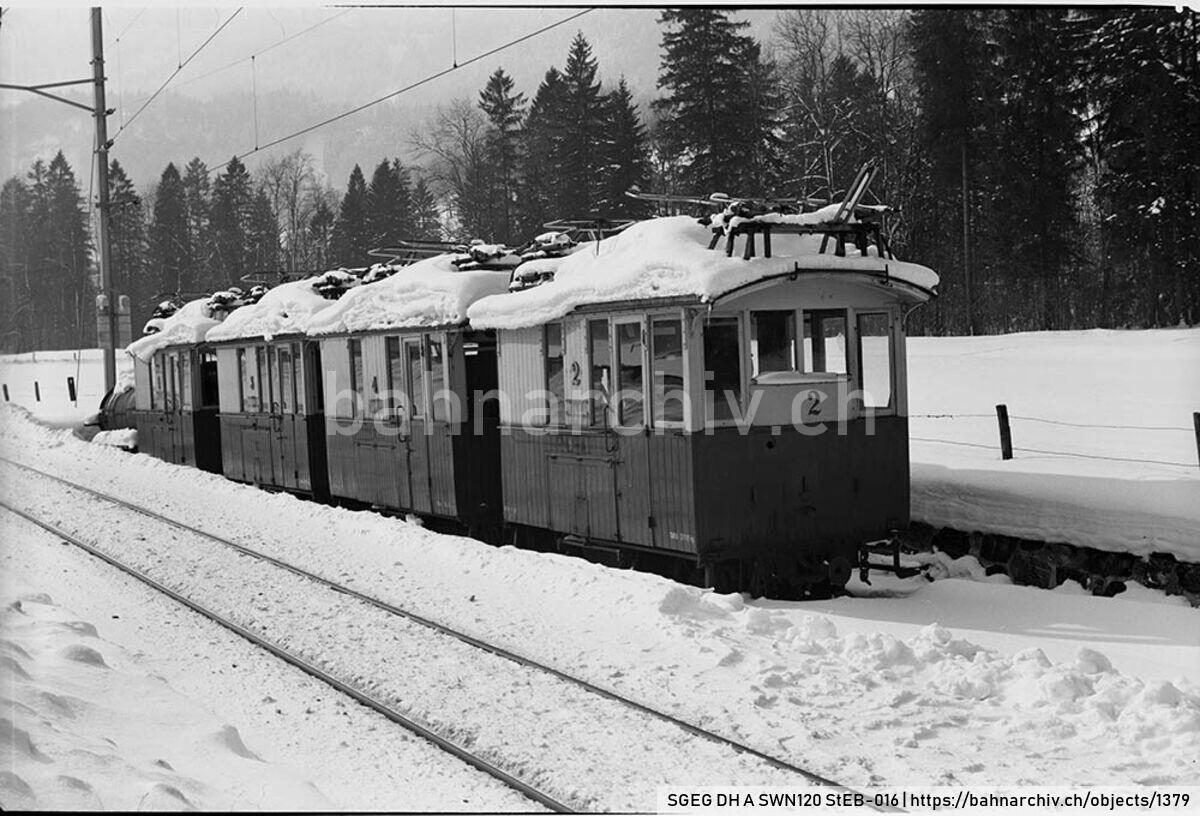 SGEG DH A SWN120 StEB-016: Zahnradlokomotiven HGe 2/2 und Dienstwagen der Elektrischen Bahn Standsstad-Engelberg (StEB) in Engelberg