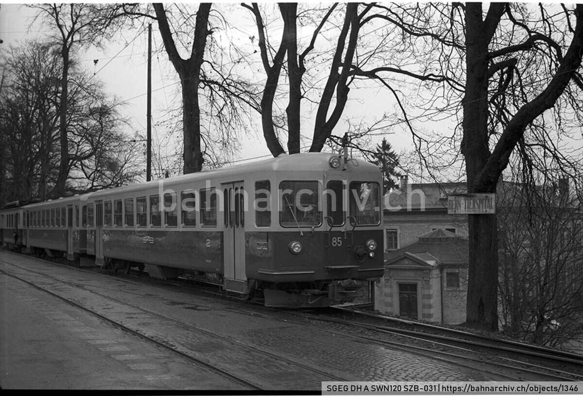 SGEG DH A SWN120 SZB-031: Zug der Solothurn-Zollikofen-Bern-Bahn (SZB) mit Steuerwagen Bt 85, Steuerwagen Bt 84 - 87 und Triebwagen BDe 4/4 22 in Bern