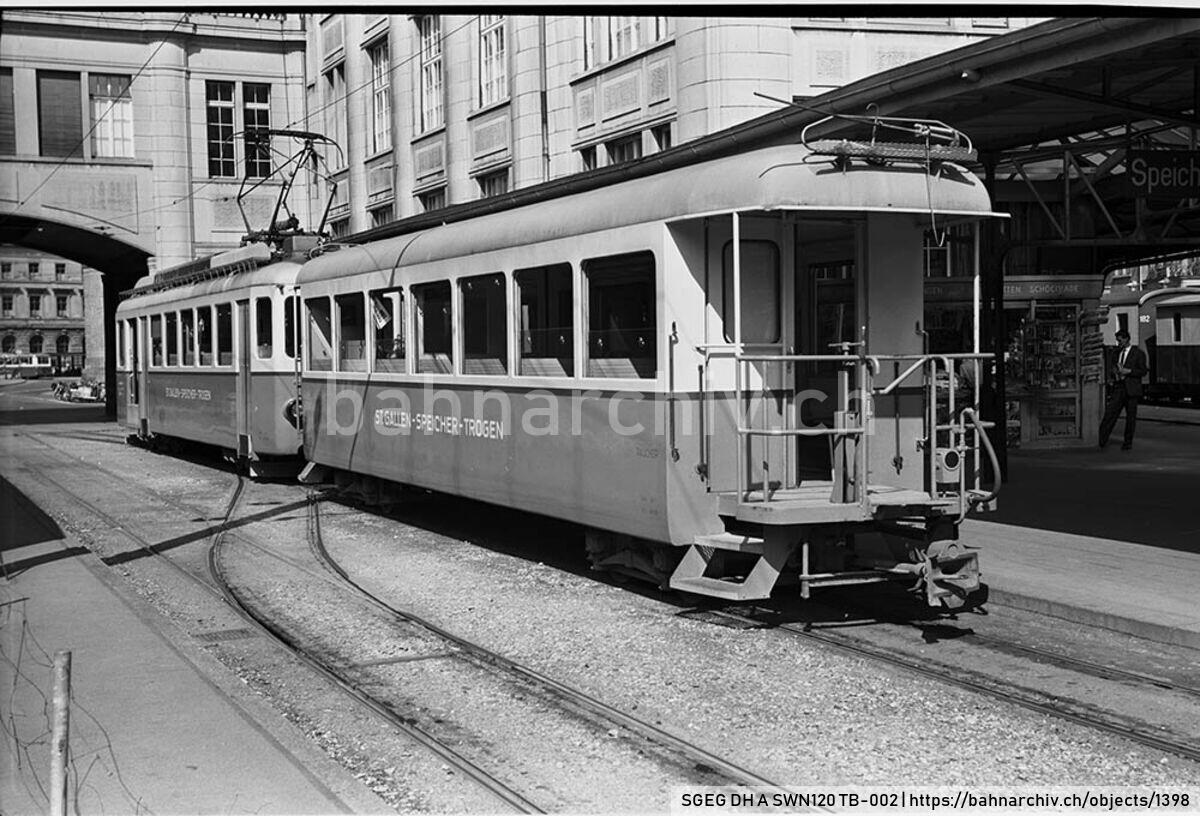 SGEG DH A SWN120 TB-002: Zug der Trogenerbahn (TB) mit Personenwagen B 16 und Triebwagen BDe 4/4 6 - 8 in St. Gallen