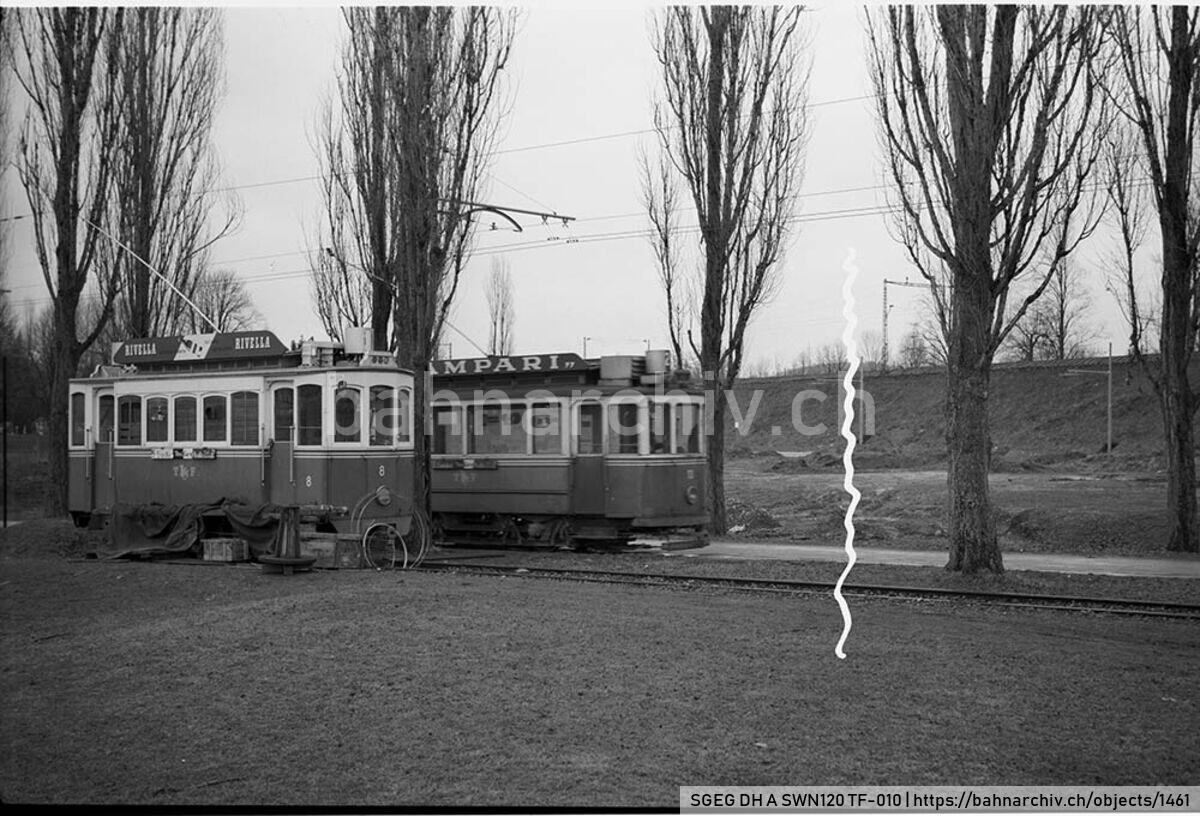 SGEG DH A SWN120 TF-010: Triebwagen Be 2/2 8 und Be 2/2 13 der Société des tramways de Fribourg (TF) in Fribourg