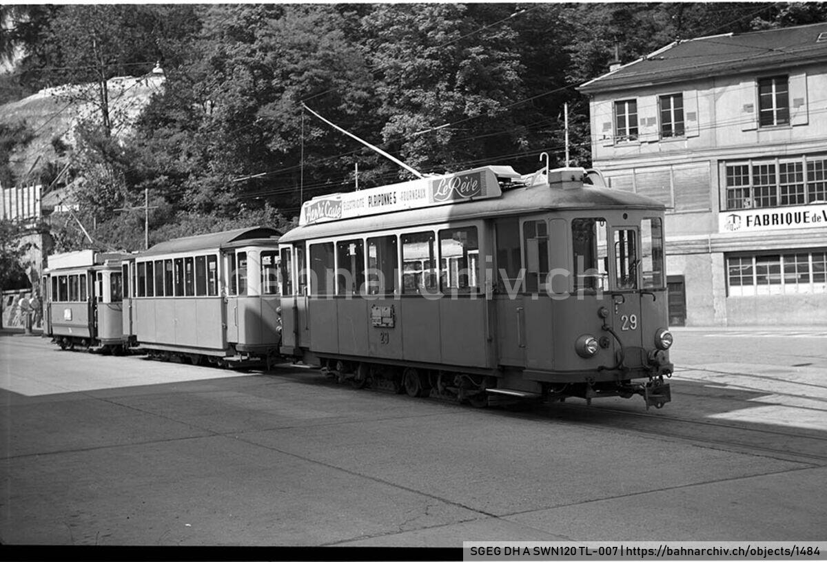SGEG DH A SWN120 TL-007: Triebwagen Be 2/3 29 und Be 2/2 74 sowie Anhängewagen B3 112 der Société des tramways lausannois (TL) in Lausanne