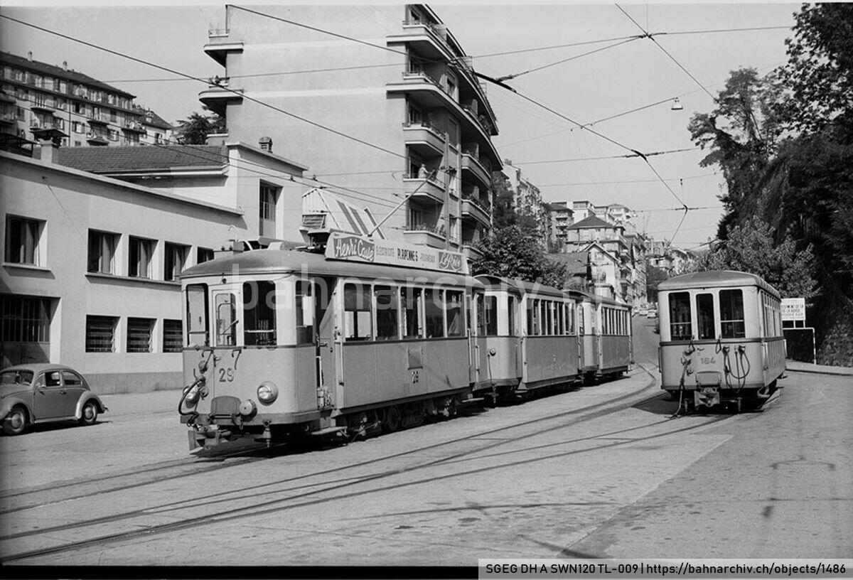 SGEG DH A SWN120 TL-009: Kompostion der Société des tramways lausannois (TL) mit Triebwagen Be 2/3 29 sowie den Anhängewagen B3 111 und B3 112 in Lausanne