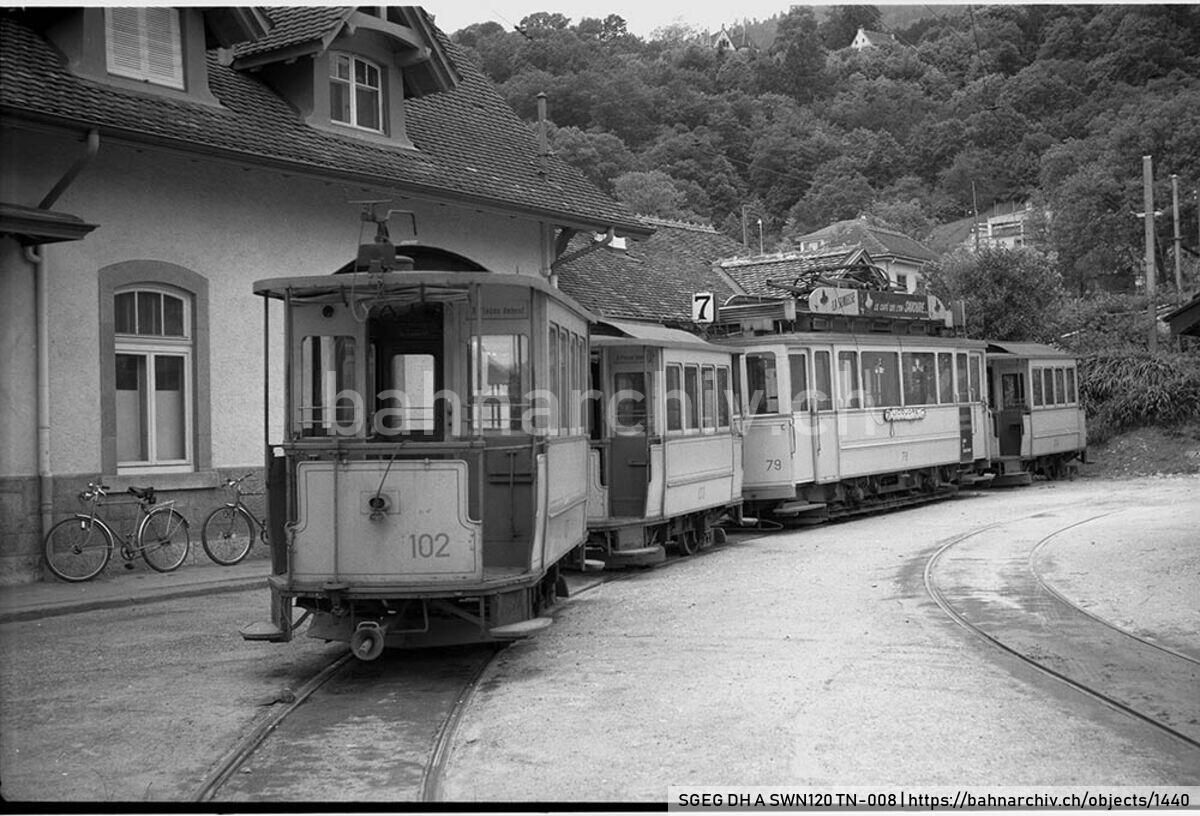 SGEG DH A SWN120 TN-008: Anhänger B2 102, B2 103 und B2 104 sowie Triebwagen Be 2/2 79 der Compagnie des Tramways de Neuchâtel (TN) in Neuchâtel