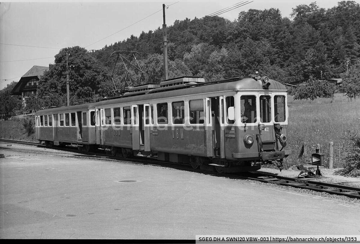 SGEG DH A SWN120 VBW-003: Zug der Vereinigten Bern-Worb-Bahnen (VBW) mit Triebwagen Be 4/4 42 und Steuerwagen BFt 81 - 82 in Muri bei Bern