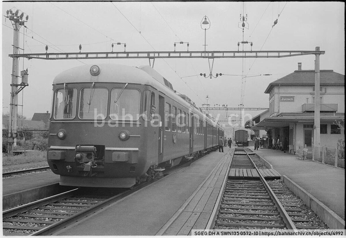 SGEG DH A SWN135 0572-10: Triebzug RABDe 12/12 1120 der Schweizerischen Bundesbahnen (SBB) als Badezug 13727 in Zurzach