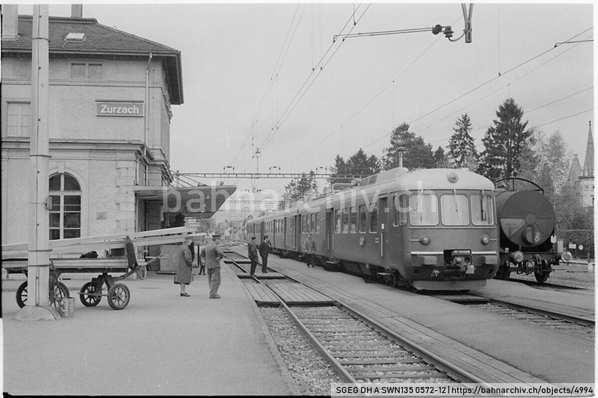 SGEG DH A SWN135 0572-12: Triebzug RABDe 12/12 1120 der Schweizerischen Bundesbahnen (SBB) als Badezug 13727 in Zurzach