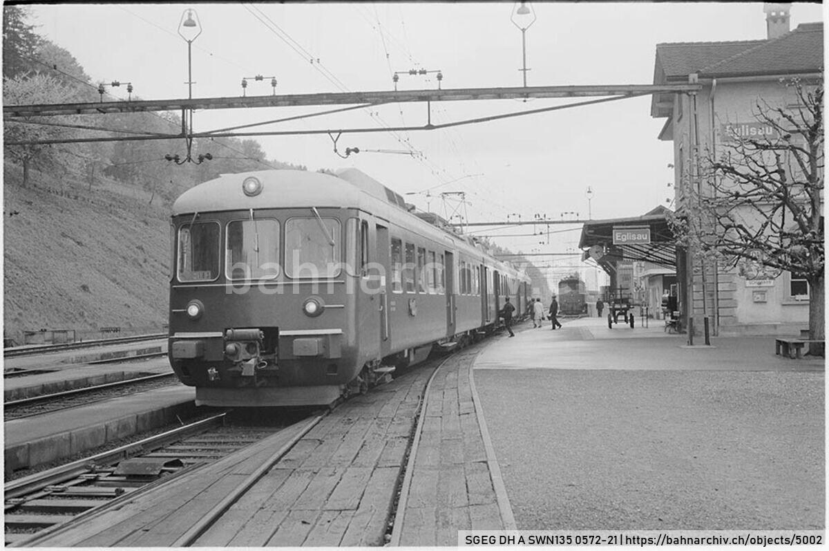 SGEG DH A SWN135 0572-21: Triebzug RABDe 12/12 1120 der Schweizerischen Bundesbahnen (SBB) als Zug 2853 in Eglisau