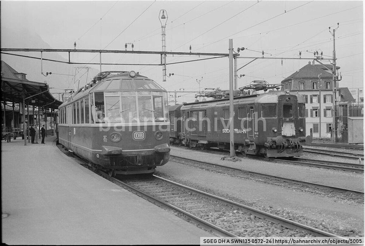 SGEG DH A SWN135 0572-24: Die Triebwagen ET91 01 der Deutschen Bundesbahn (DB) und ABe 4/4 71 der Schweizerischen Südostbahn (SOB) als Extrazug in Arth-Goldau