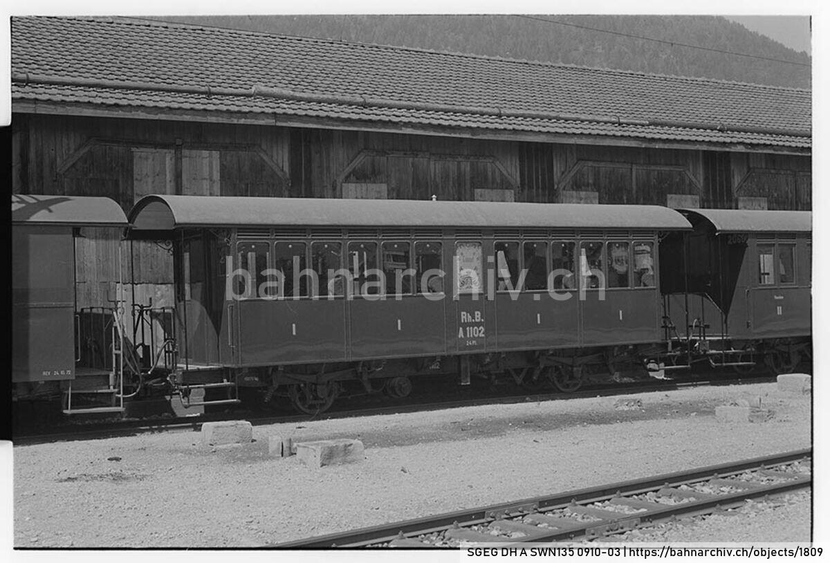 SGEG DH A SWN135 0910-03: Personenwagen A2 1102 der Rhätischen Bahn (RhB) in Igis