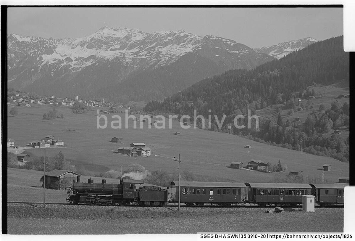 SGEG DH A SWN135 0910-20: Extrazug der Rhätischen Bahn (RhB) mit Dampflokomotive G 4/5 108, Personenwagen B2 2060 und A2 1102 sowie Gepäckwagen D2 4052 in Klosters