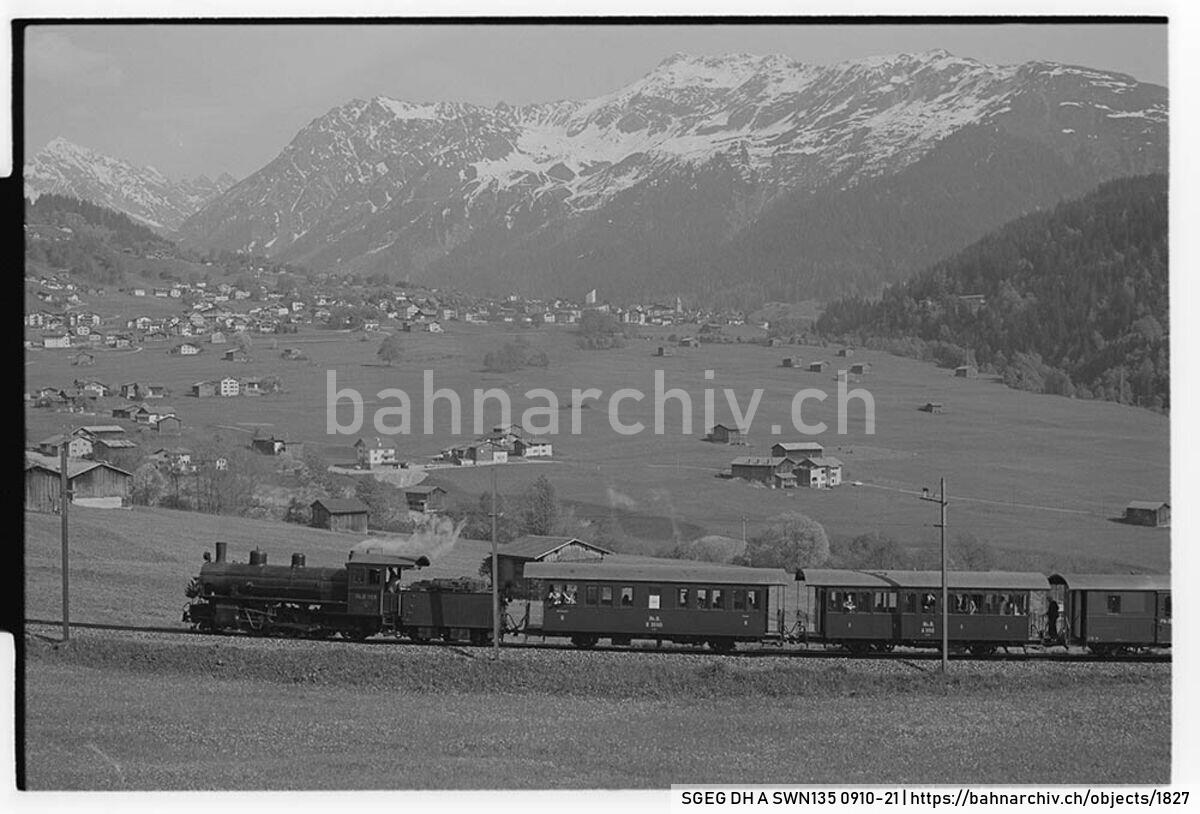 SGEG DH A SWN135 0910-21: Extrazug der Rhätischen Bahn (RhB) mit Dampflokomotive G 4/5 108, Personenwagen B2 2060 und A2 1102 sowie Gepäckwagen D2 4052 in Klosters