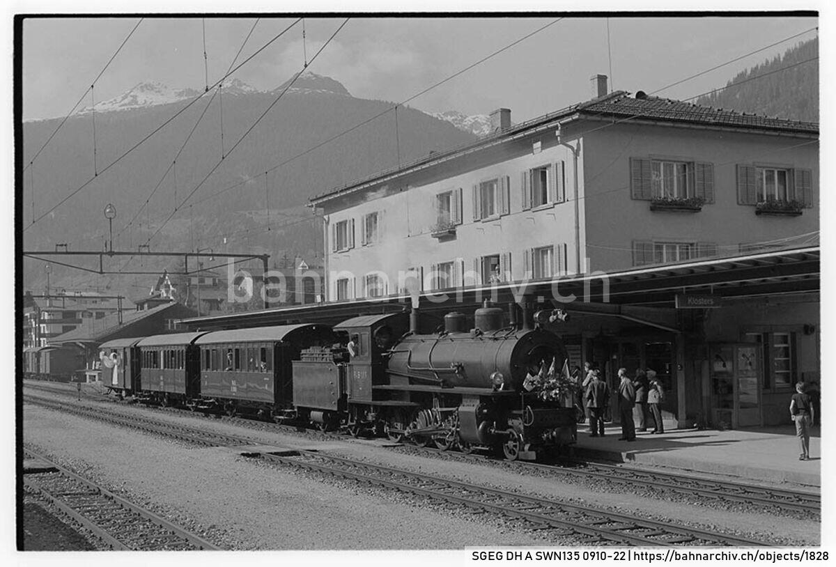 SGEG DH A SWN135 0910-22: Extrazug der Rhätischen Bahn (RhB) mit Dampflokomotive G 4/5 108, Personenwagen B2 2060 und A2 1102 sowie Gepäckwagen D2 4052 in Klosters