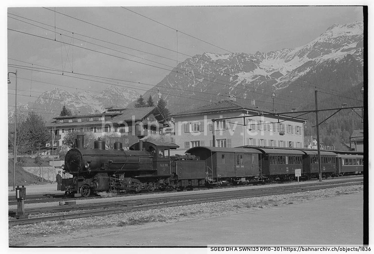 SGEG DH A SWN135 0910-30: Extrazug der Rhätischen Bahn (RhB) mit Dampflokomotive G 4/5 108, Gepäckwagen D2 4052 sowie Personenwagen A2 1102 und B2 2060 in Klosters