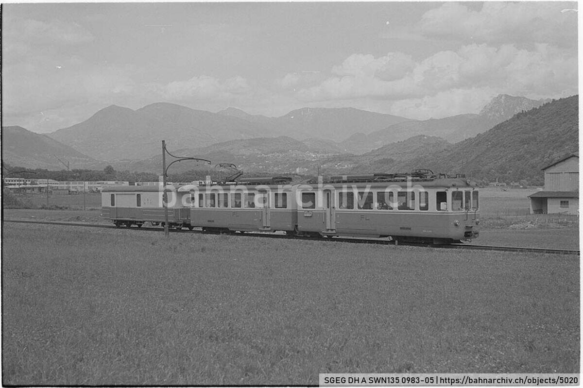 SGEG DH A SWN135 0983-05: Personenzug der Ferrovie Luganesi (FLP) mit Triebwagen ABe 4/6 12 und Postwagen Zo 8 zwischen Bioggio und Agno