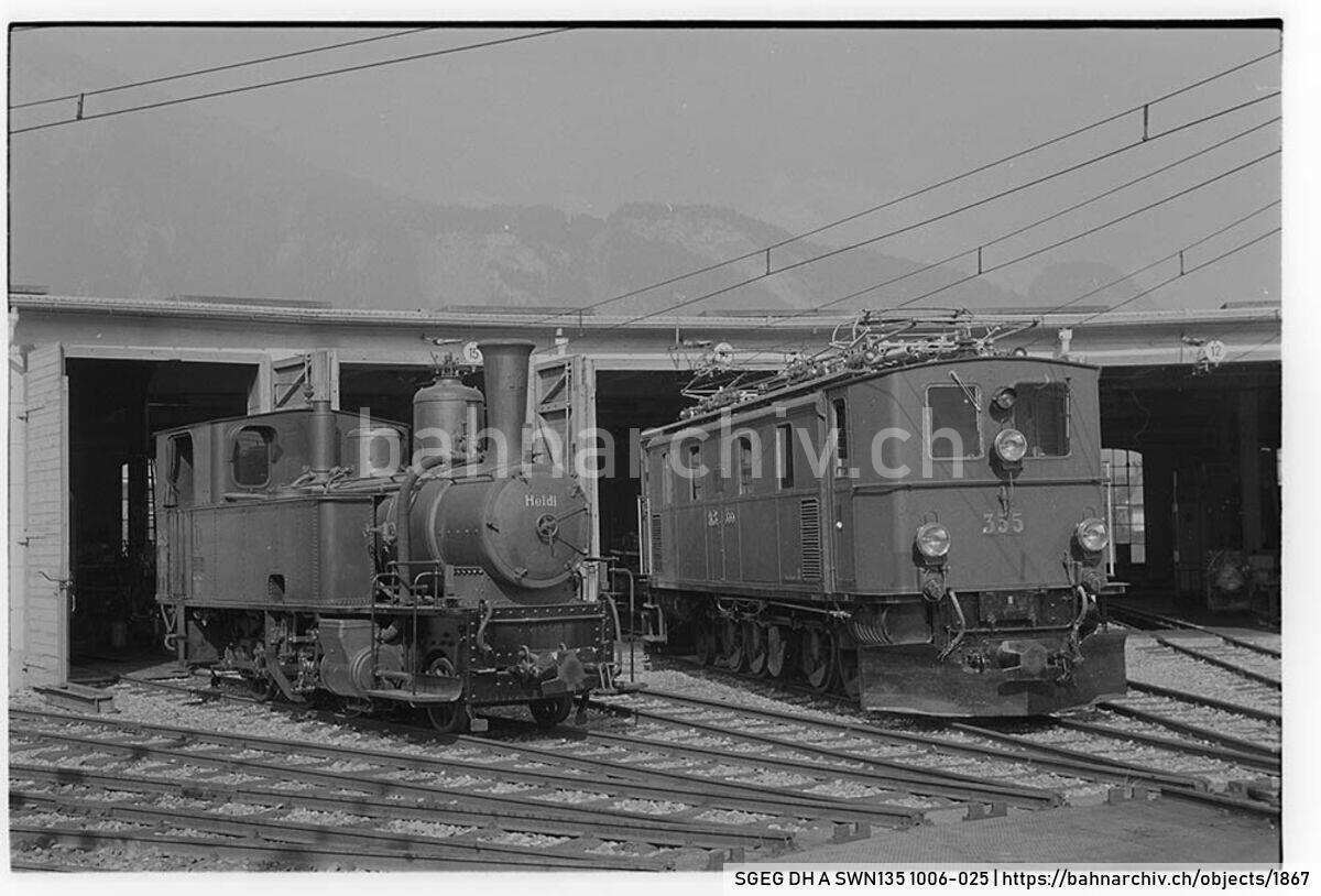 SGEG DH A SWN135 1006-025: Die Lokomotiven G 3/4 11 "Heidi" und Ge 4/6 355 der Rhätischen Bahn (RhB) in Igis